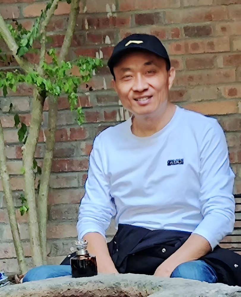 應鎮文（國瓷紅葉畫院研究員）